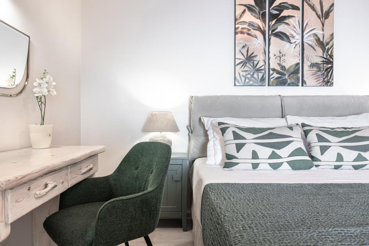 Athermi Suites - Adults Only Fira  Exteriör bild